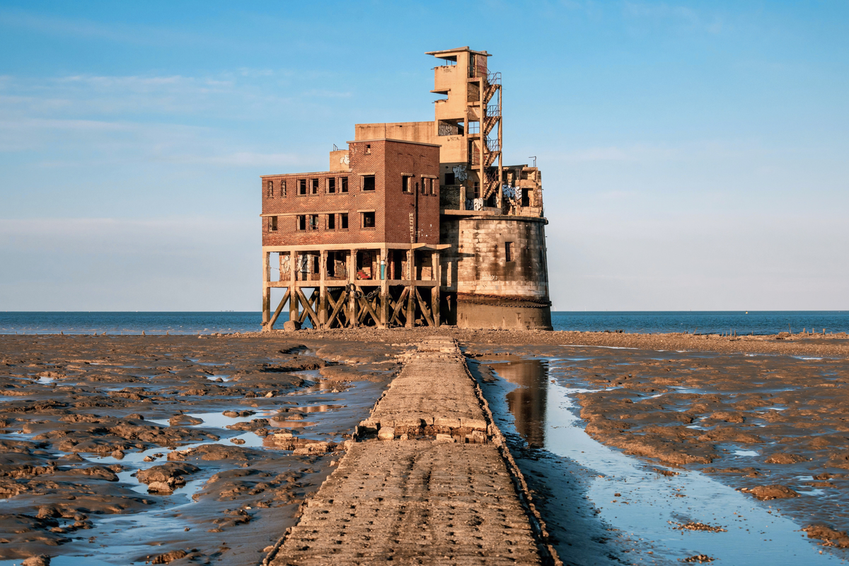 A battery tower off the coast of Grain (Andrew Hasson)